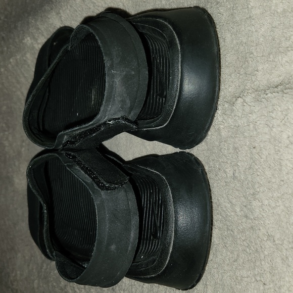 NIKE YOUTH ATHLETIC SANDALS - Picture 2 of 8